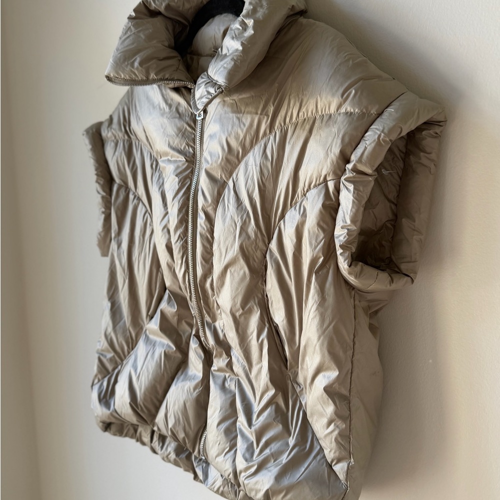 NWT Coco + Carmen Tan Gold Oversized Puffer Vest Size XS (XS-M) Full Zip Pockets - Picture 8 of 15